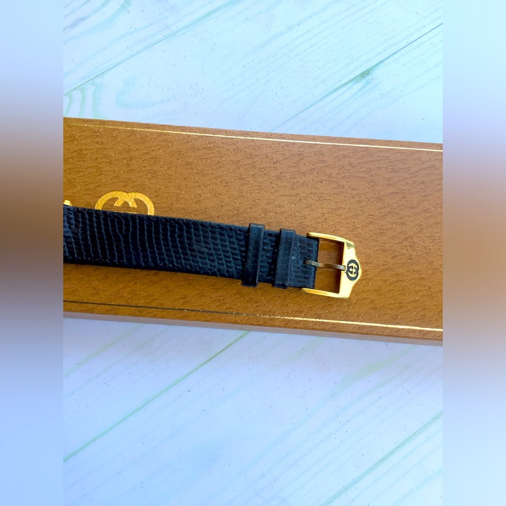 Authentic Gucci UNISEX watch 🖤💛🖤💛 - Picture 4 of 12